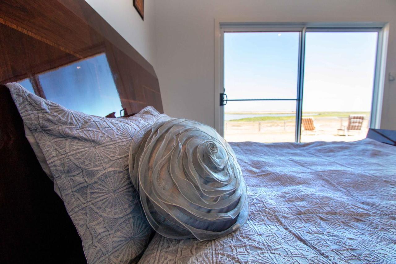 Coorong Island Retreat - Farm Stay At Pet Friendly Property Meningie Exterior photo