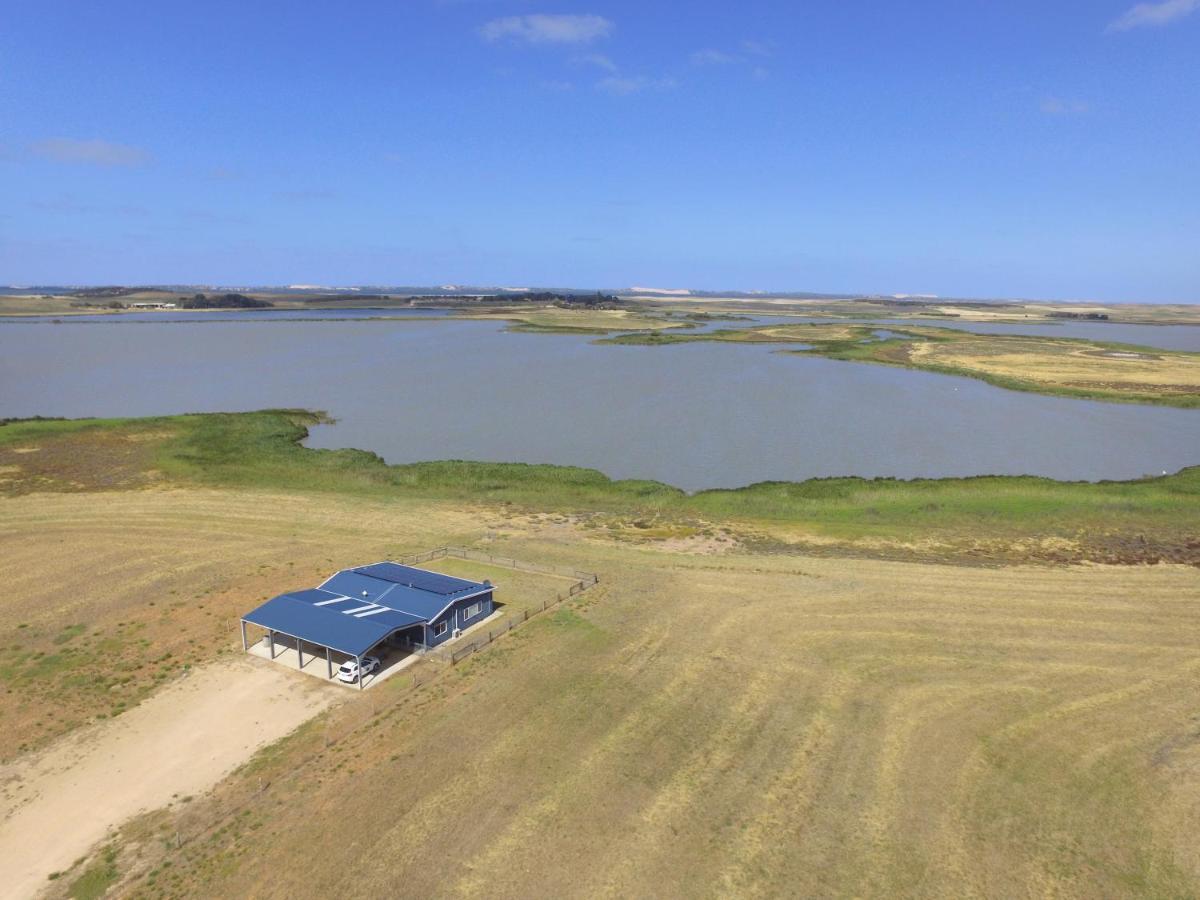 Coorong Island Retreat - Farm Stay At Pet Friendly Property Meningie Exterior photo